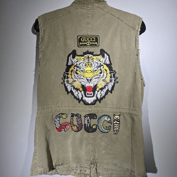 Military vest, army green, upcycled into a designer vest inspired by GG patches - Picture 8 of 12